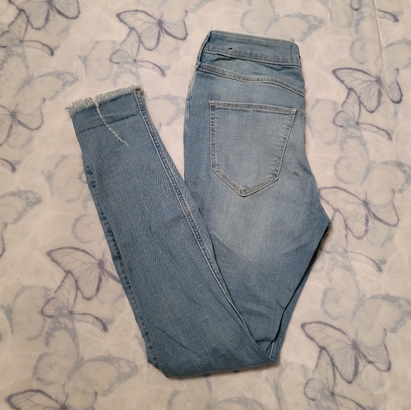 Hollister High-Rise Super Skinny Jegging - Picture 2 of 4